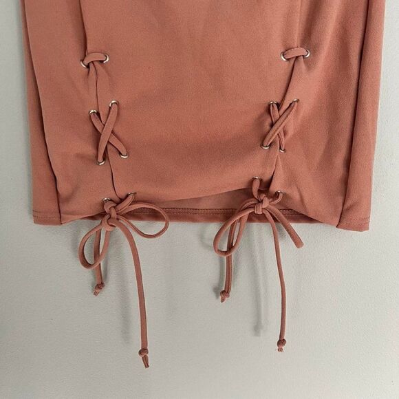 PrettyLittleThing Dusty Rose Lace up Skirt Size 4 NWT - Picture 2 of 5